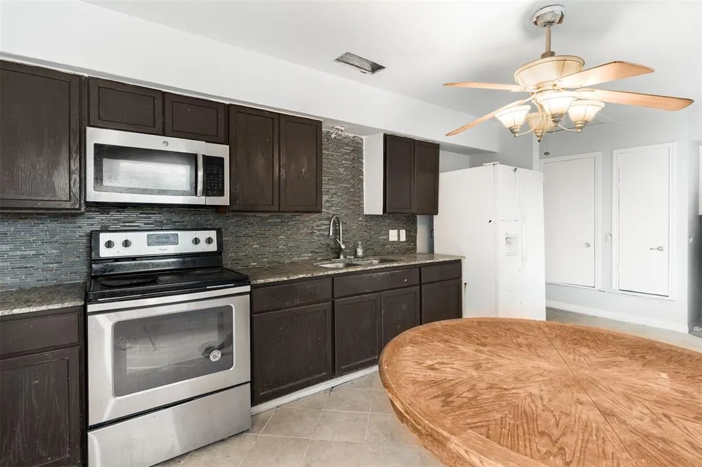 230 W Jerden Lane