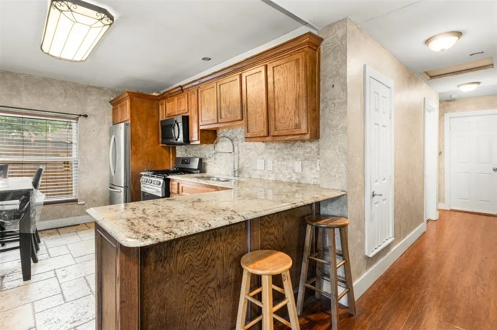 230 W Jerden Lane