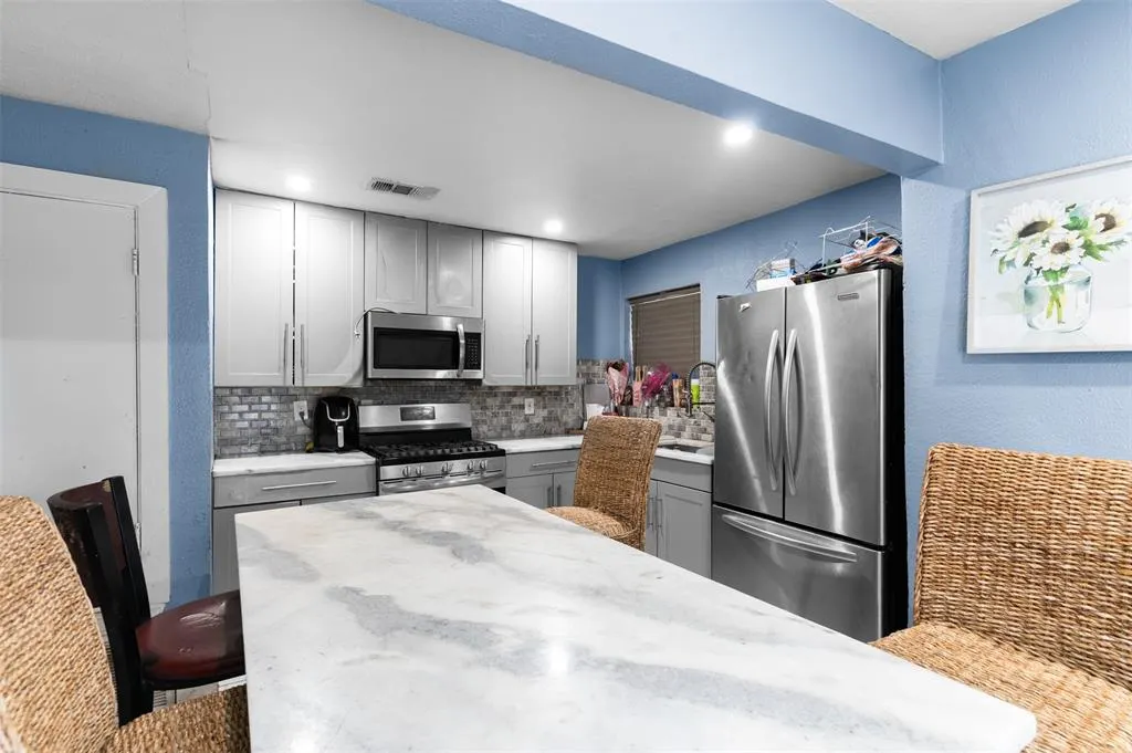 230 W Jerden Lane