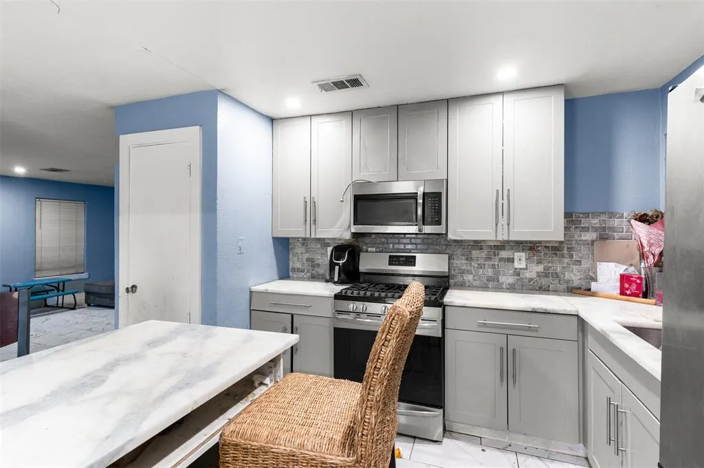 230 W Jerden Lane