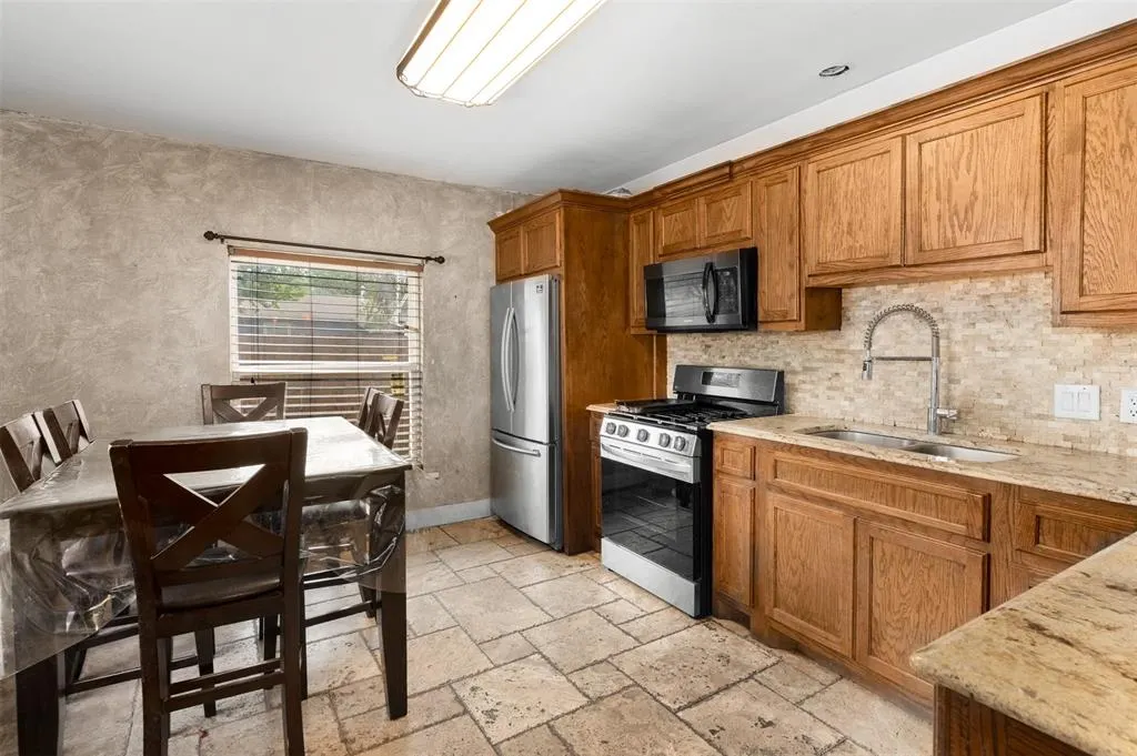 230 W Jerden Lane