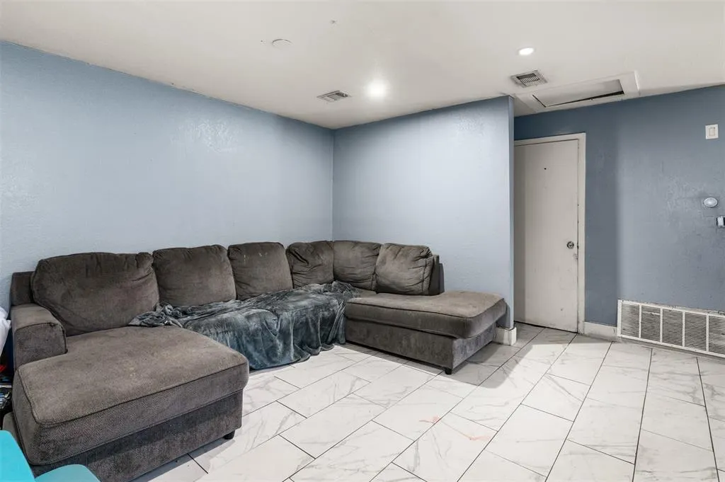 230 W Jerden Lane