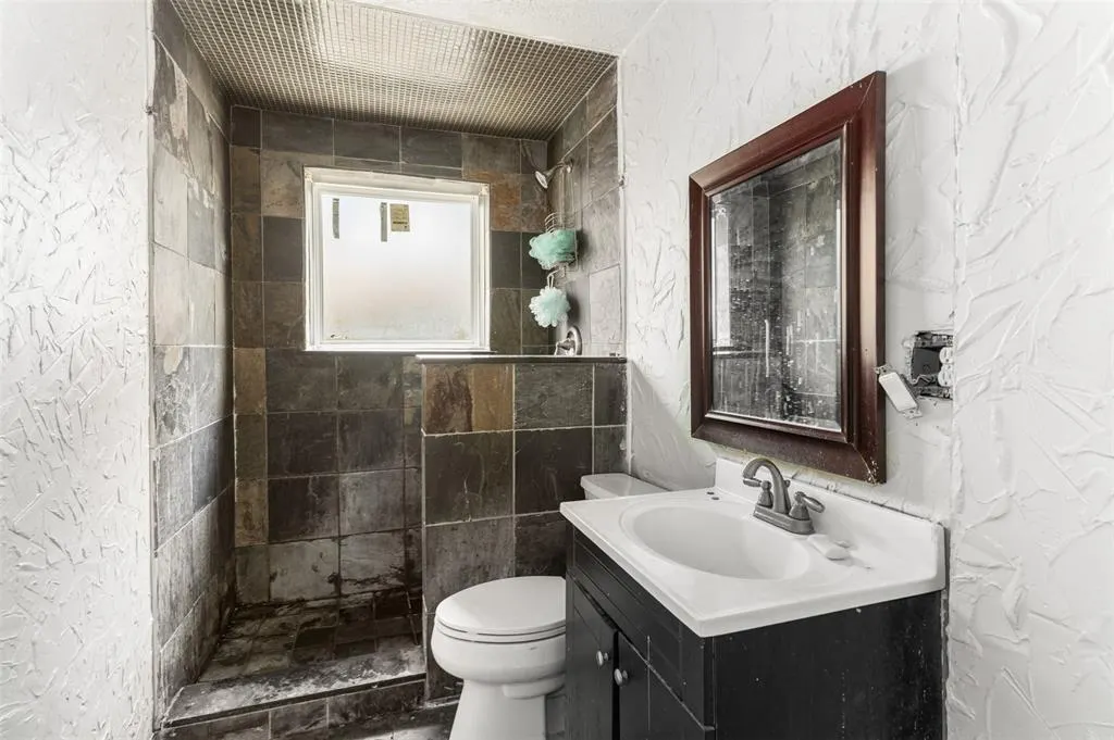 230 W Jerden Lane