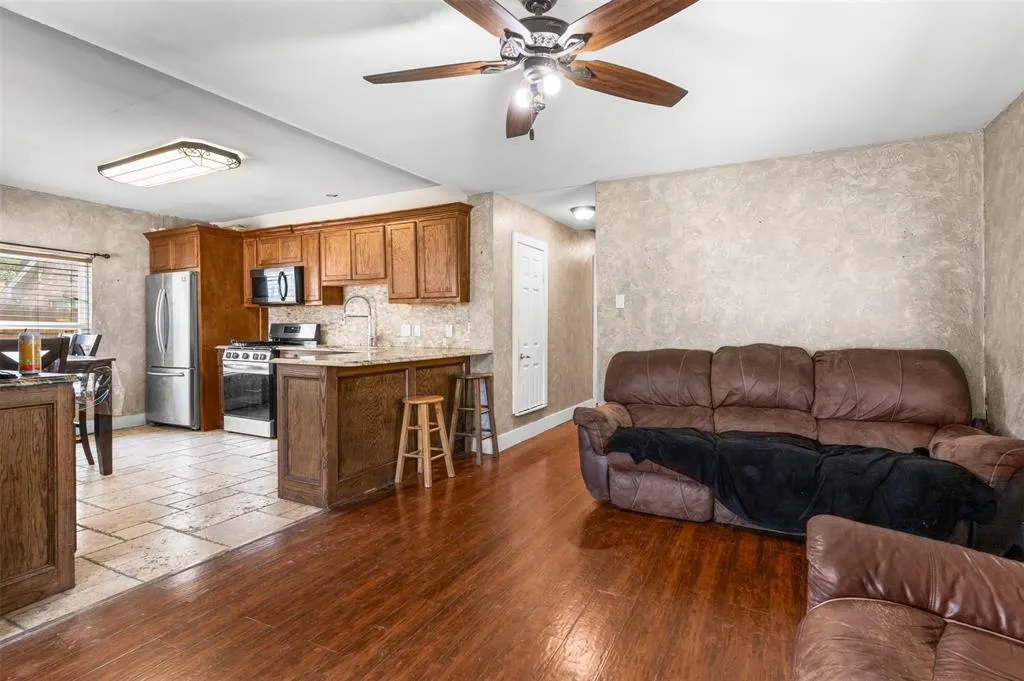 230 W Jerden Lane