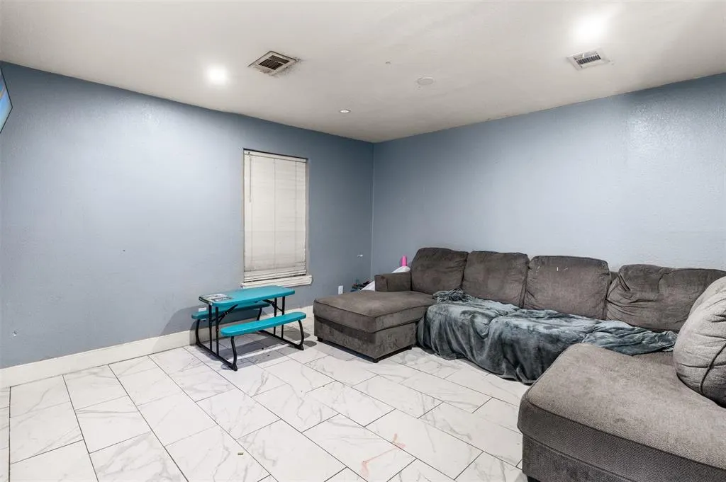 230 W Jerden Lane