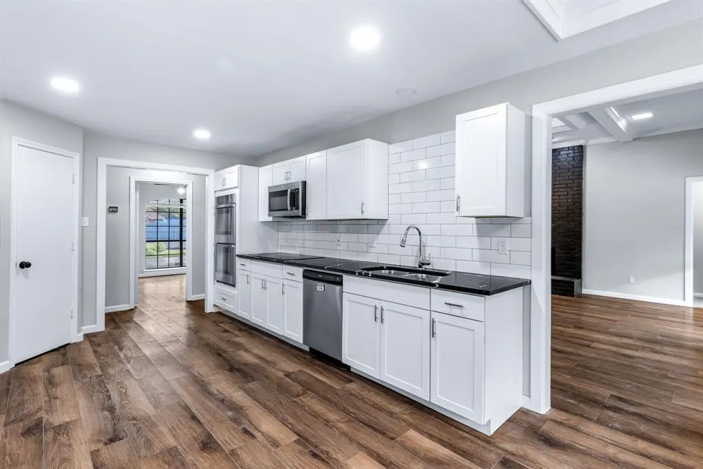 3537 Teakwood Lane