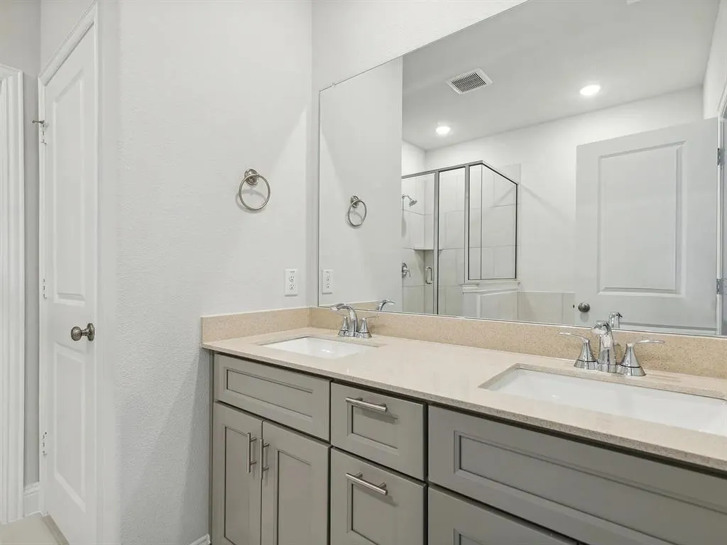 733 Santa Lucia
