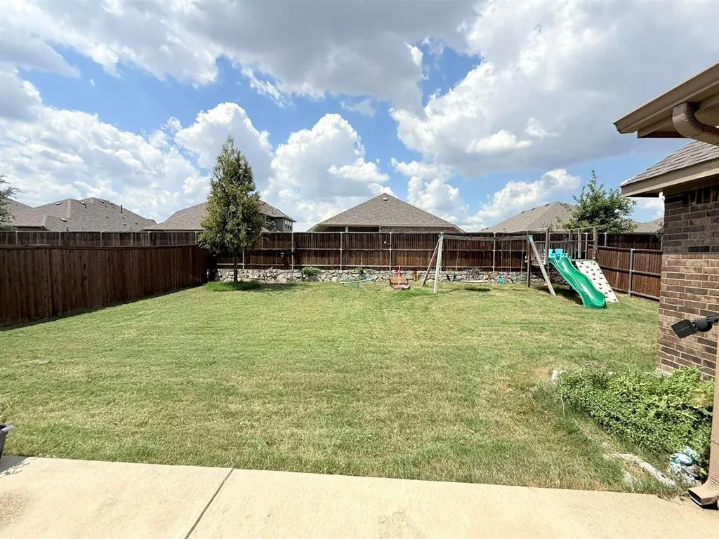 2211 Grassland Avenue