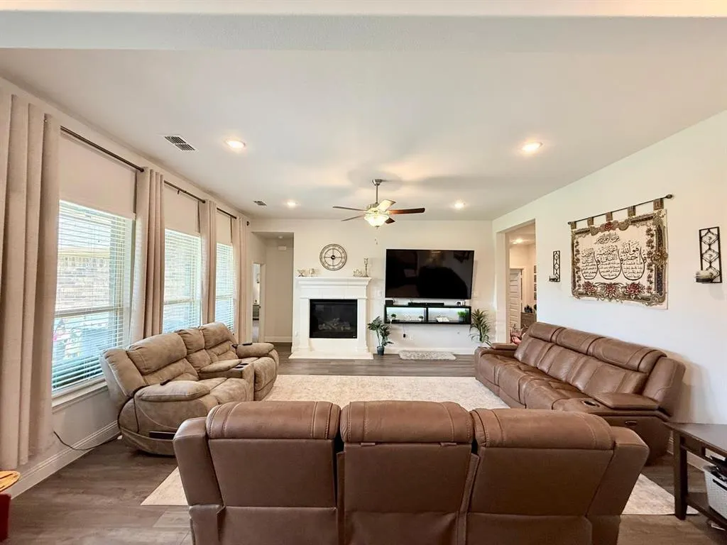 2211 Grassland Avenue