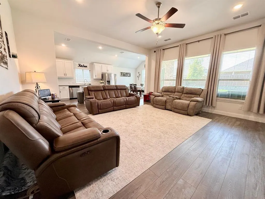 2211 Grassland Avenue