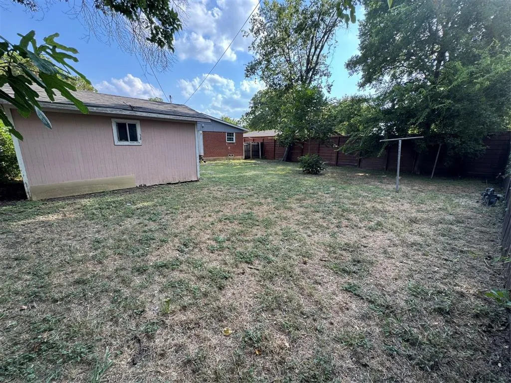 2203 Tolosa Drive