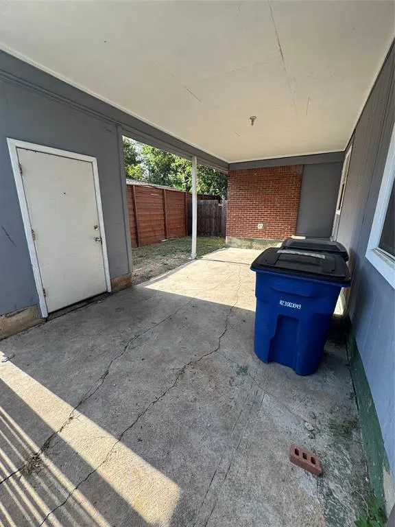 2203 Tolosa Drive