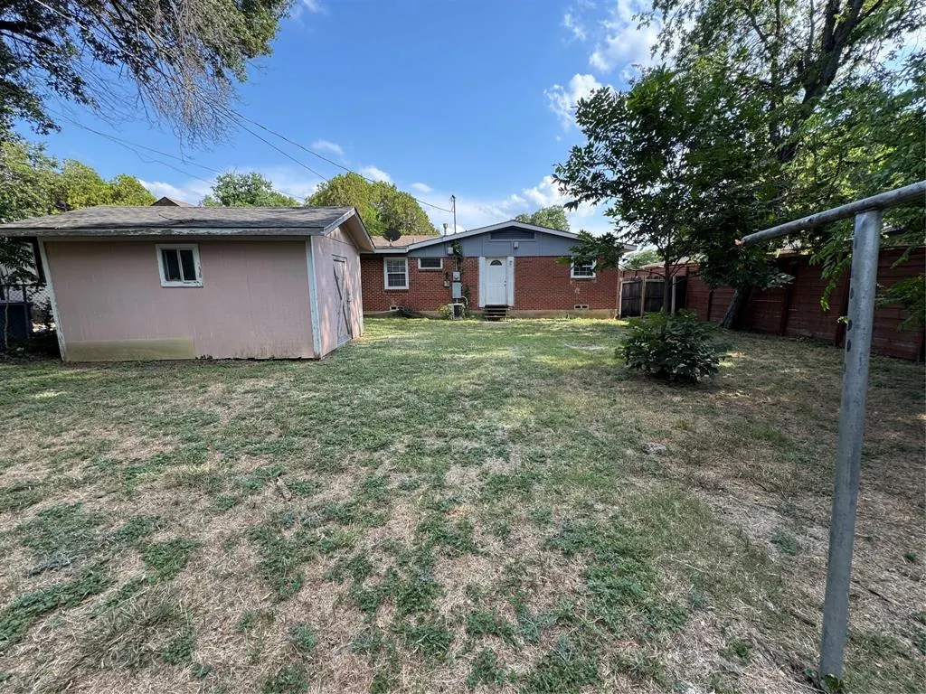 2203 Tolosa Drive