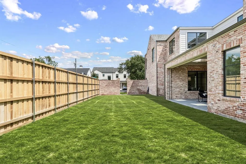 6919 Oriole Drive