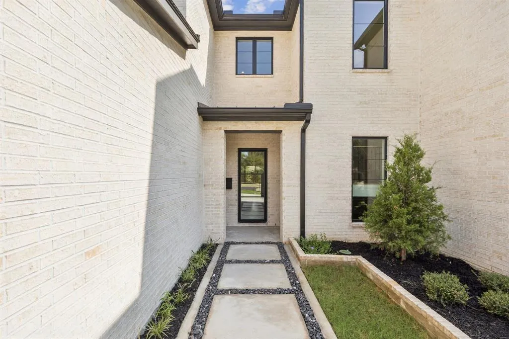 3516 Royal Lane