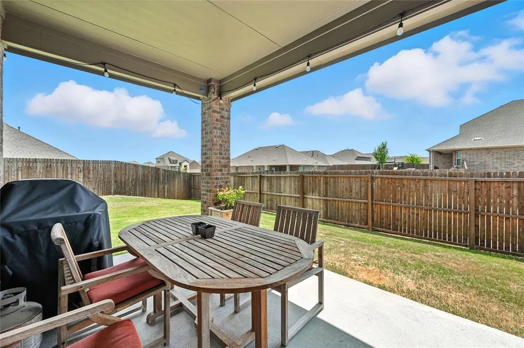 11204 Canyon Oak Street