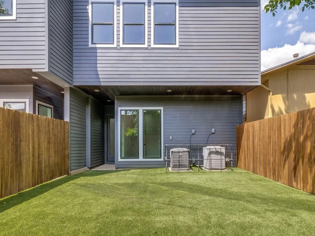 1521 N Haskell Avenue