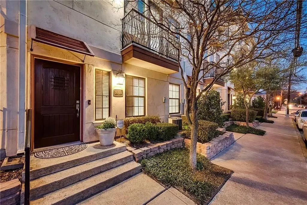 1008 Pavillion Street