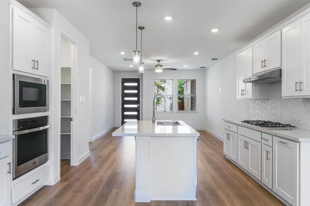 1128 Wheatgrass Mews