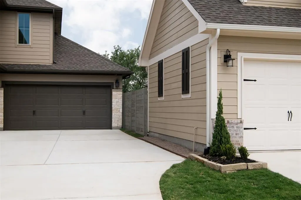 1117 Amaryllis Lane