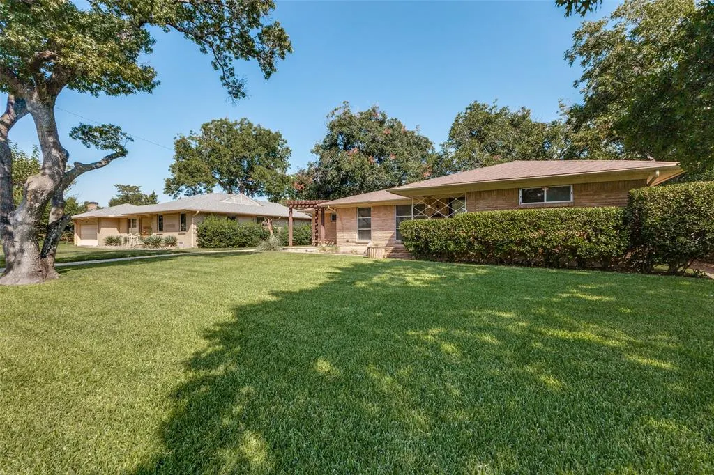 2733 Whitewood Drive
