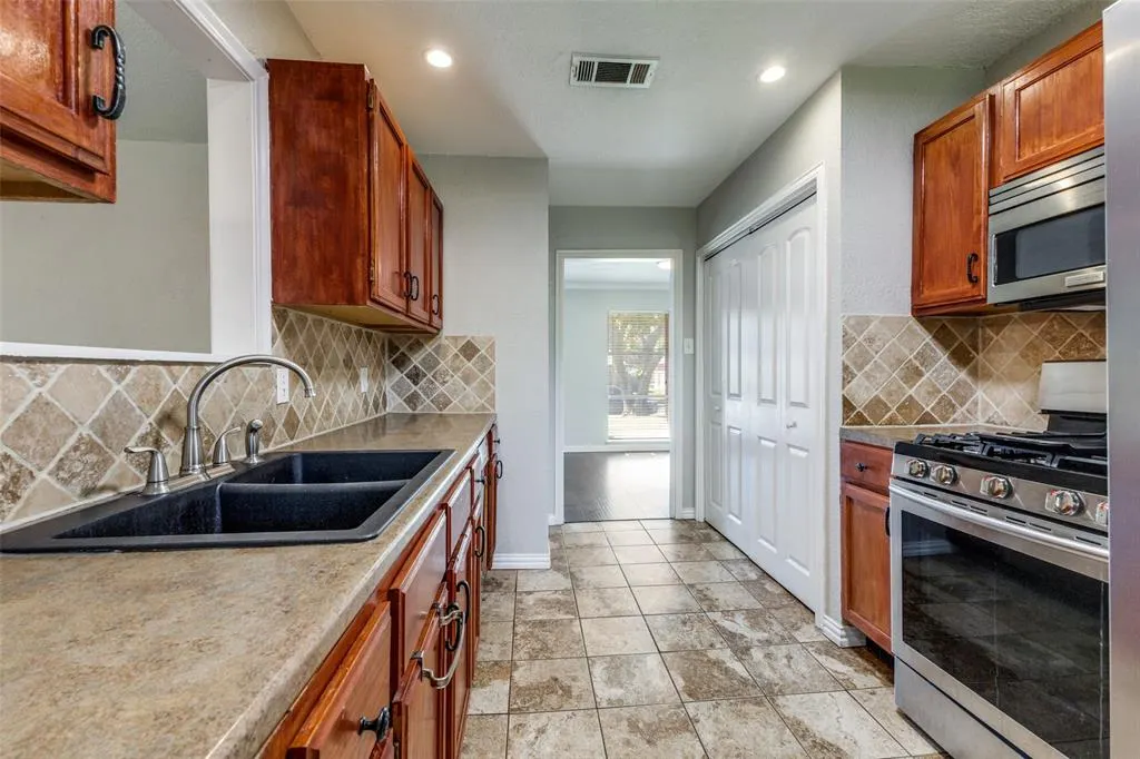 2733 Whitewood Drive