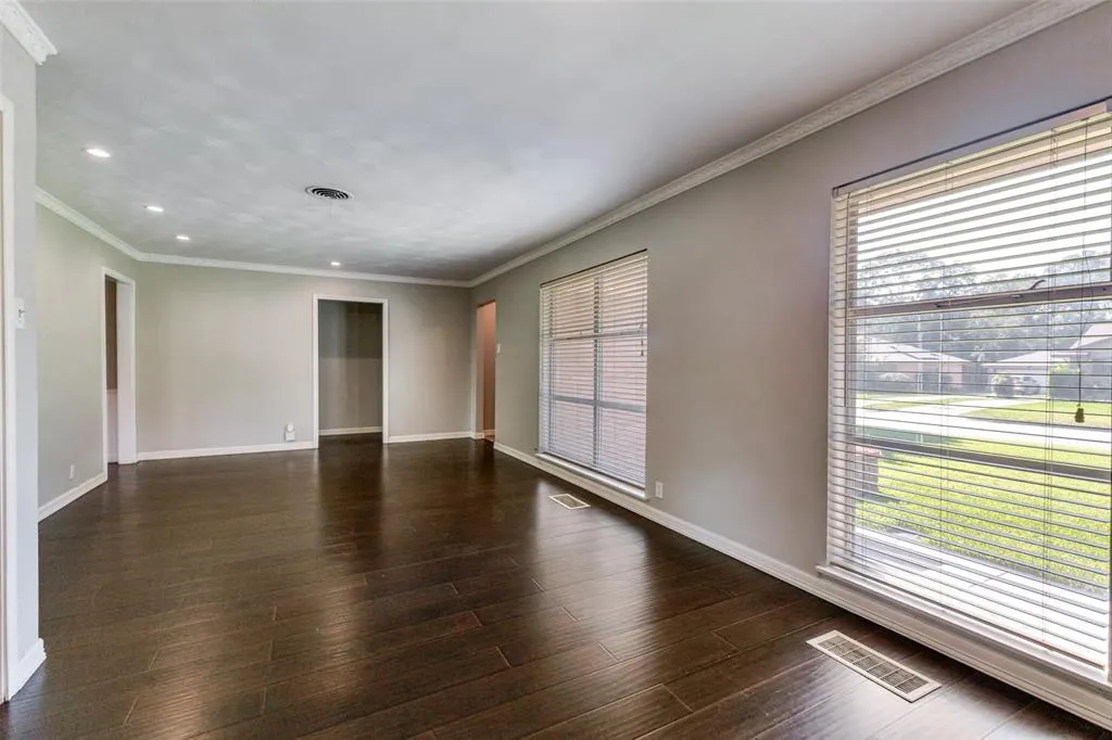 2733 Whitewood Drive