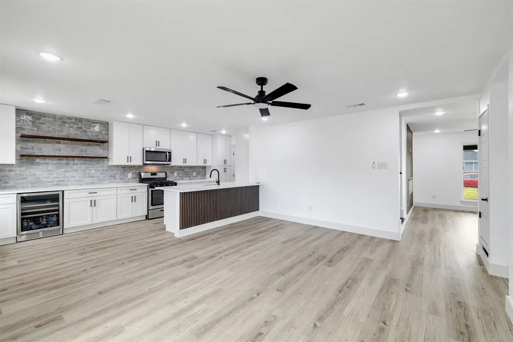 1231 Ridgeway Drive
