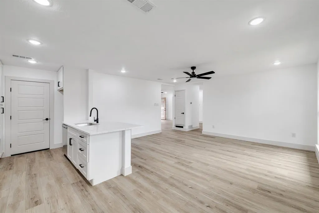 1231 Ridgeway Drive