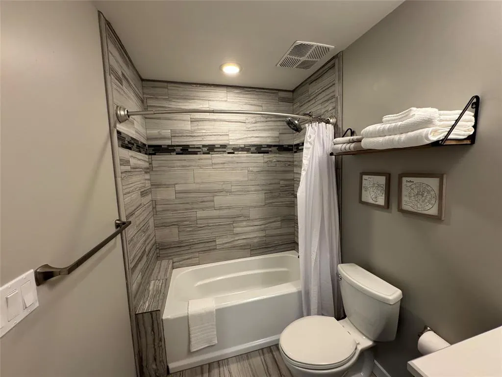 1200 Main Street, #812