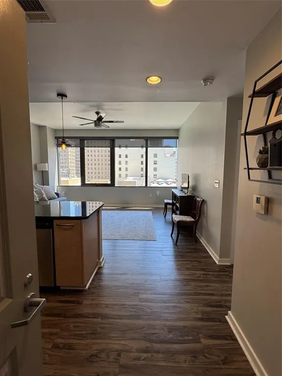 1200 Main Street, #812