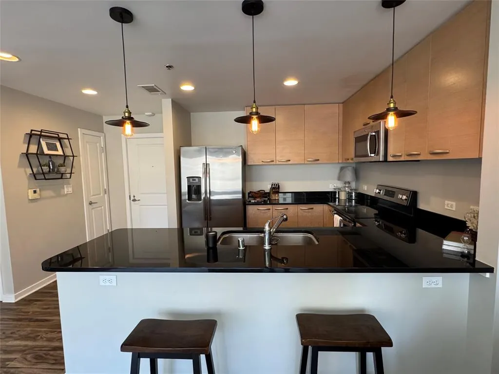 1200 Main Street, #812