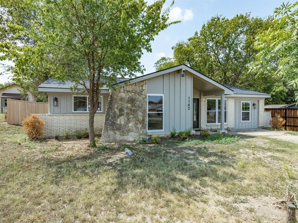 1142 Deerwood Drive