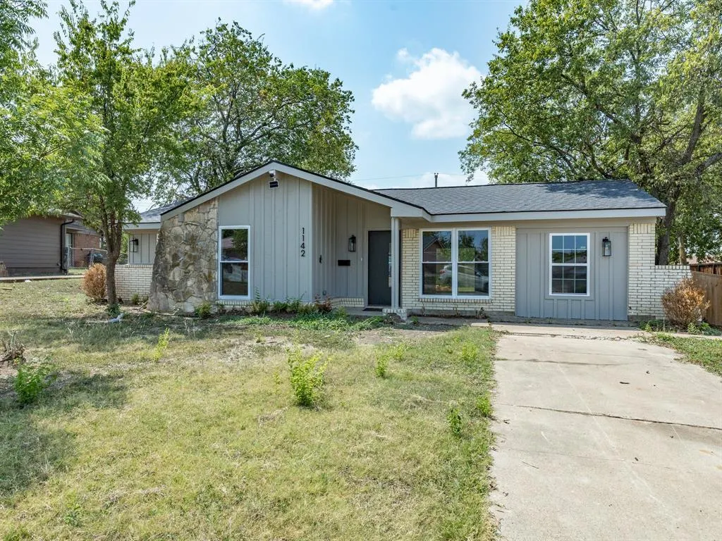 1142 Deerwood Drive