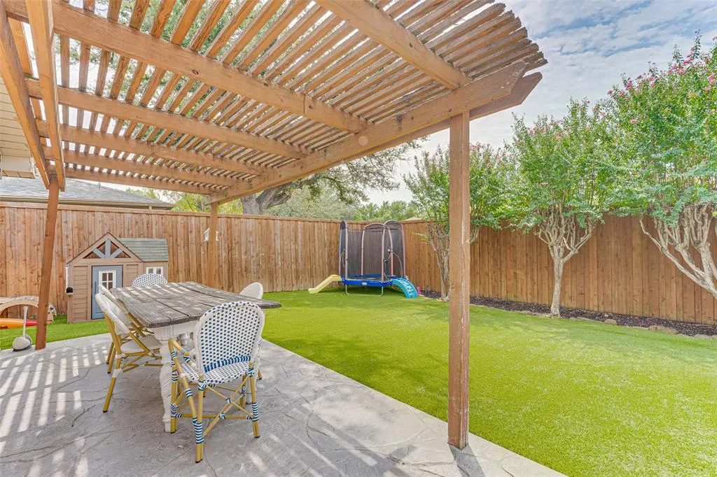 6122 White Rose Trail