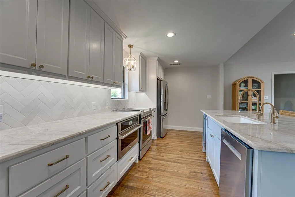 6122 White Rose Trail