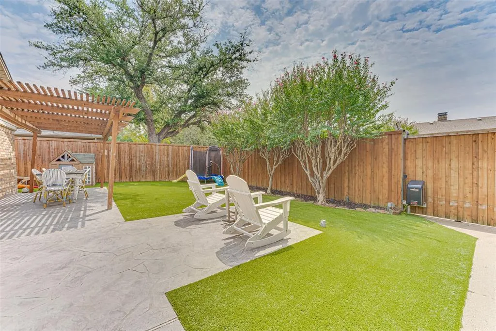 6122 White Rose Trail