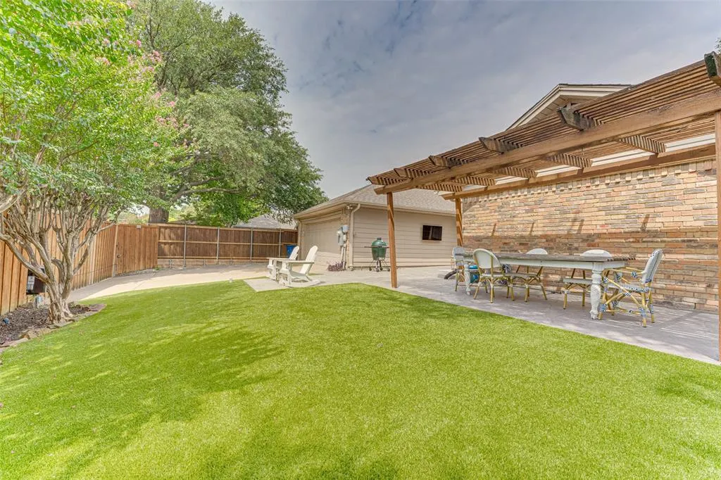 6122 White Rose Trail