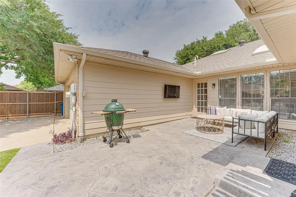 6122 White Rose Trail