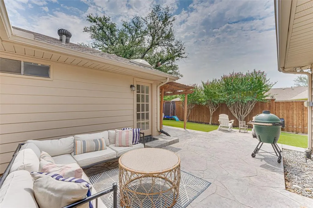 6122 White Rose Trail