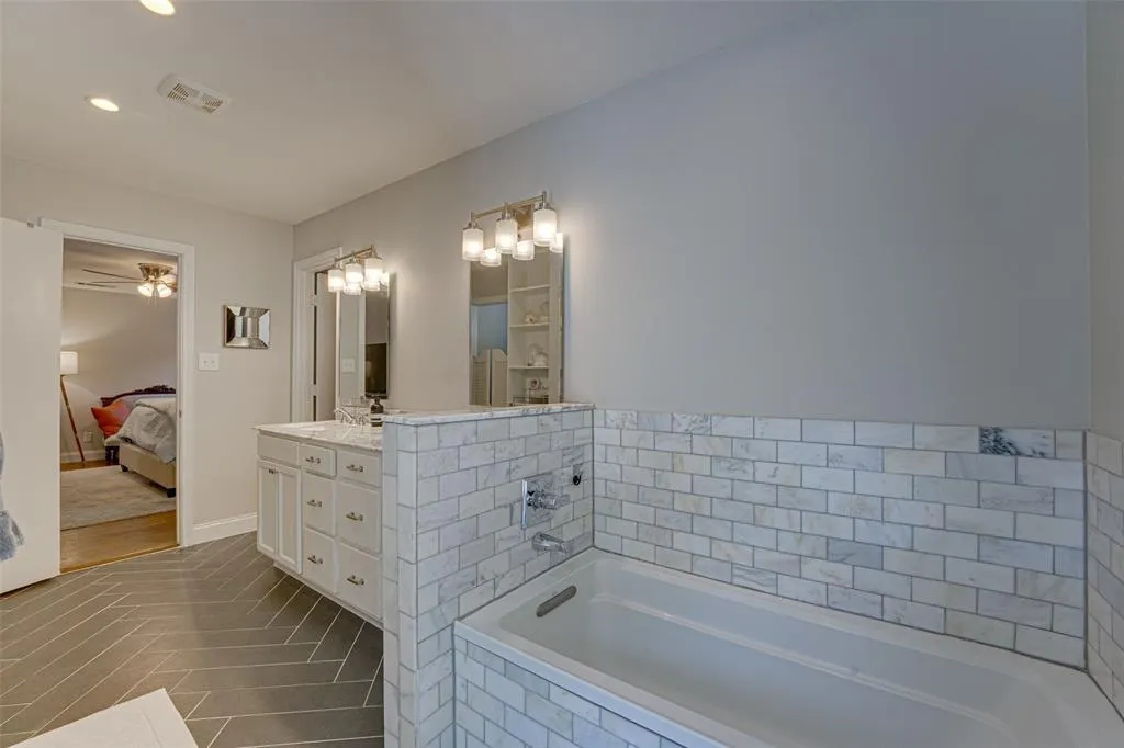 6122 White Rose Trail