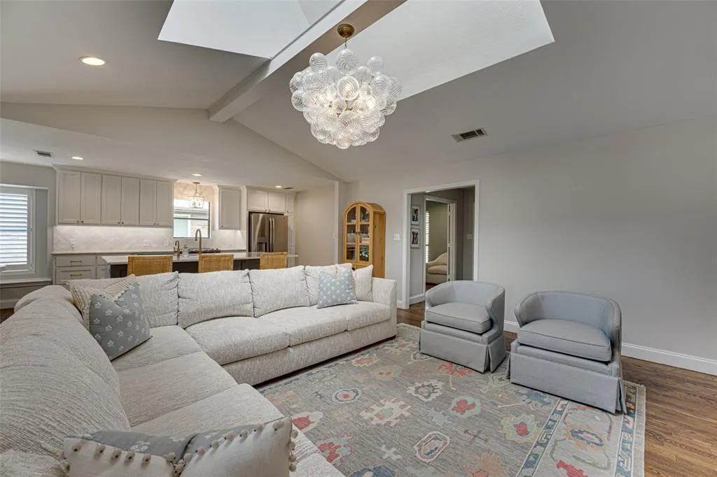 6122 White Rose Trail
