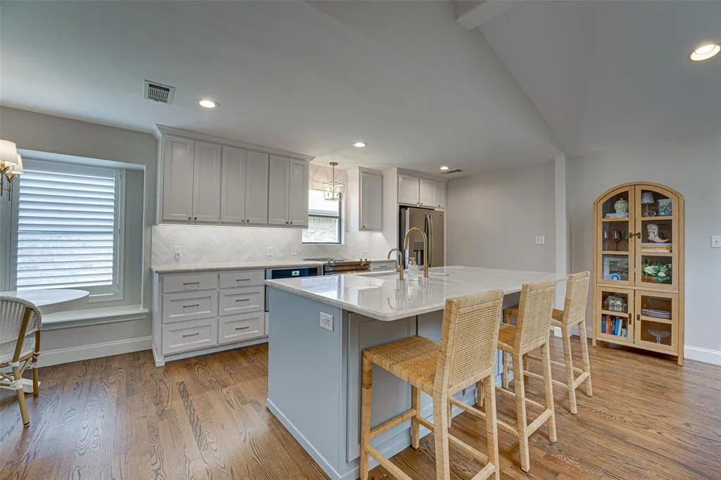 6122 White Rose Trail