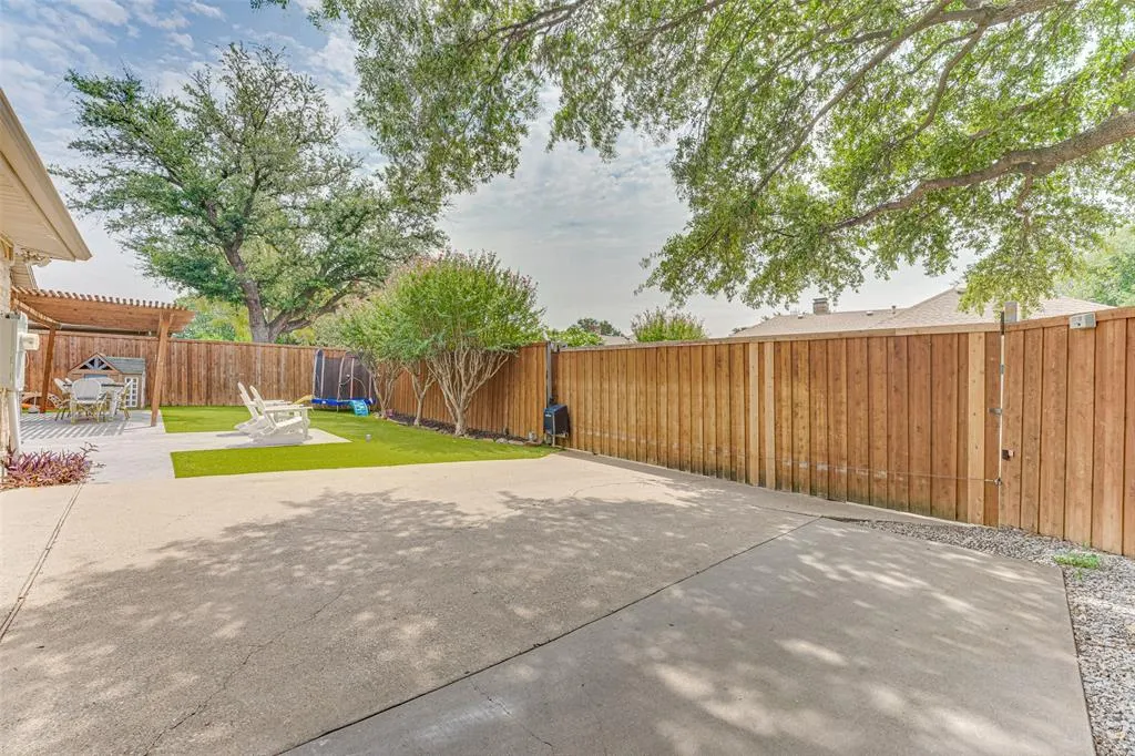 6122 White Rose Trail