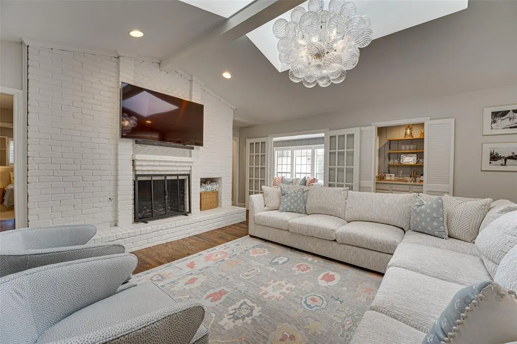 6122 White Rose Trail