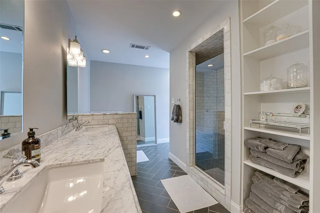 6122 White Rose Trail