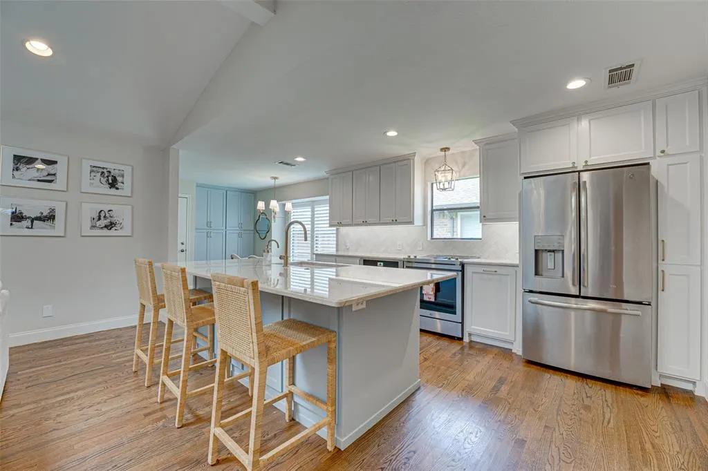 6122 White Rose Trail