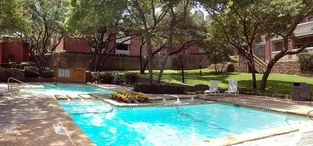 8601 Park Lane, #221