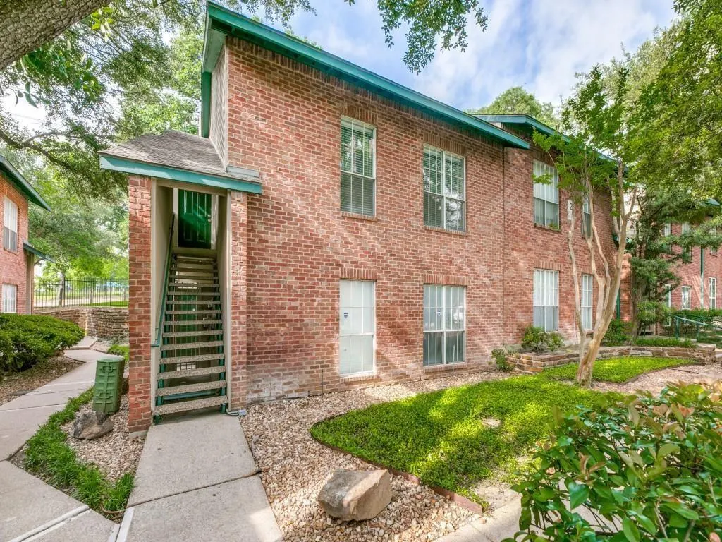 8601 Park Lane, #221