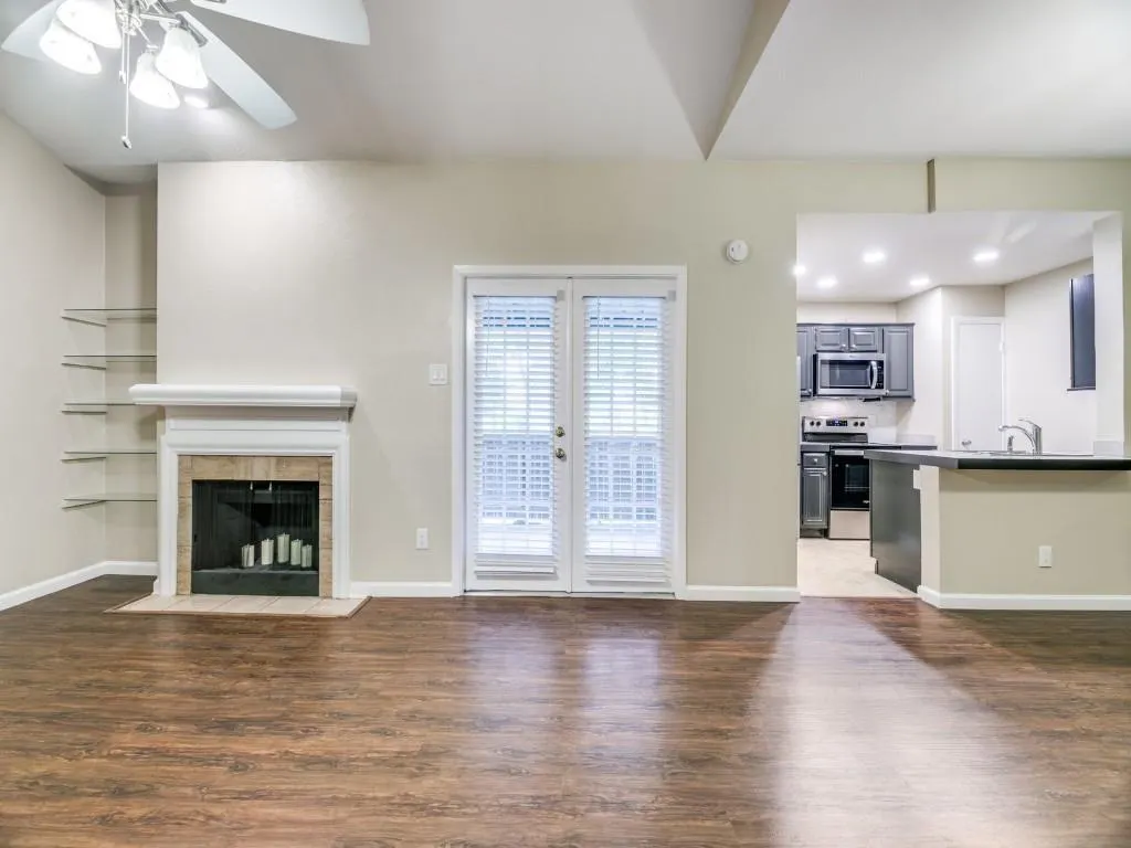 8601 Park Lane, #221